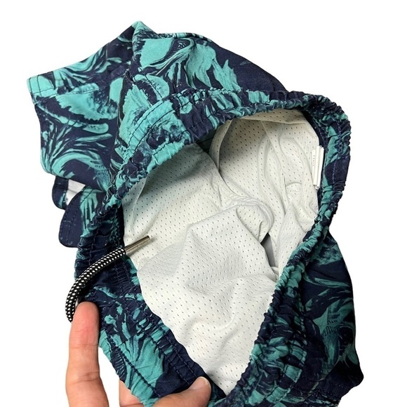 Agua Bendita Boys Trunks Shorts Size 4 - Picture 8 of 8